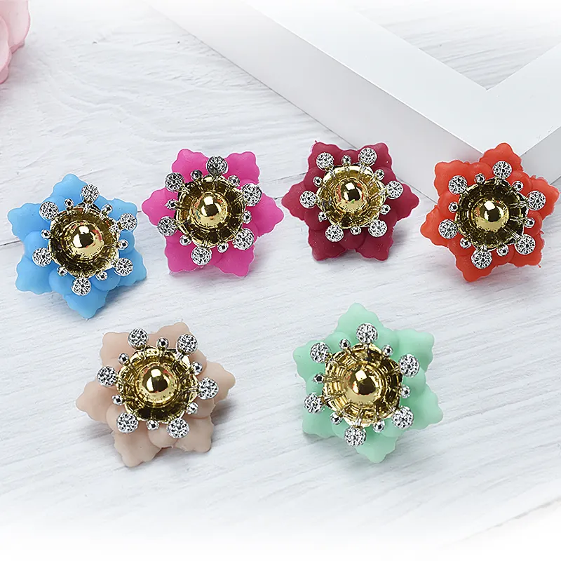 Yiwu Stock PVC Small Flower With Shinny Snowflake Cheap Children Shoes Plastic Flower Trimming Buckle