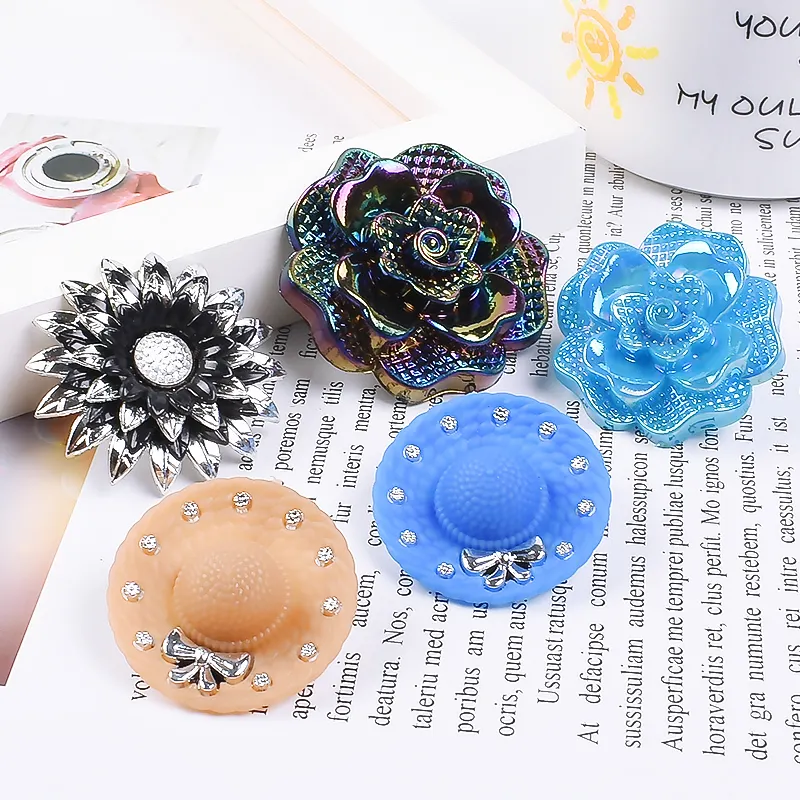 Yiwu Plastic Products Factory Stock Fashion PVC Flower Hat With Diamonds Shoe Buckle Accessory